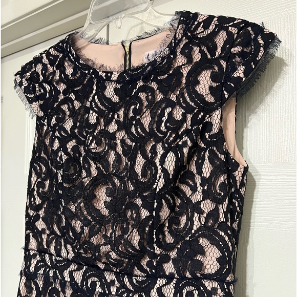 NANETTE LEPORE LIKE NEW NAVY LACE ILLUSION FLOUNCE HEM DRESS SIZE 4 - Picture 5 of 13